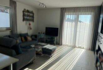 Wohnraum mit Ausgang z. Terrasse