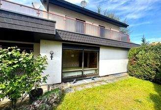 Außenansicht mit Garten
