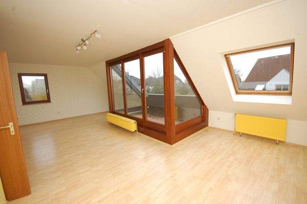 Wohnzimmer m. Süd-Loggia