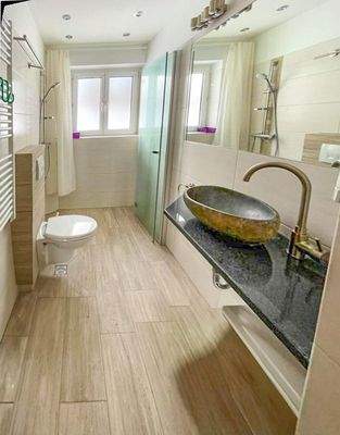 Bad 2, bodengleiche Dusche