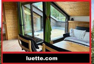 Wohnbereich mit Zugang zur Dachterrasse