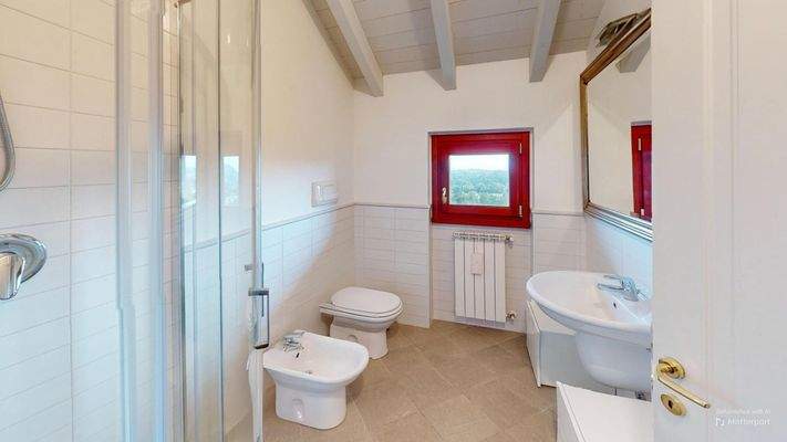 MT-001-267-Villa-singola-vista-lago-Bathroom 6.jpg