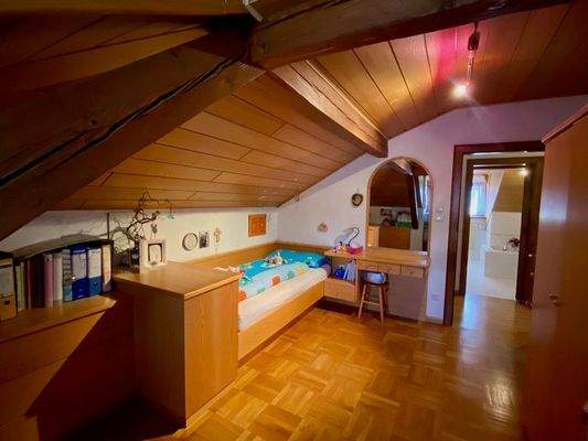 Leifers-Laives-4-Zimmer-Wohnung-quadrilocale-Leifers-Zentrum-Laives-Centro-mit-Garten-con-giardino-zwei-Stöcke-due-piani-Balkon-balcone-Bozen-Umgebung-bolzano-verkaufen-vendesi