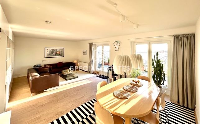 Wohnzimmer mit Terrassenzugang