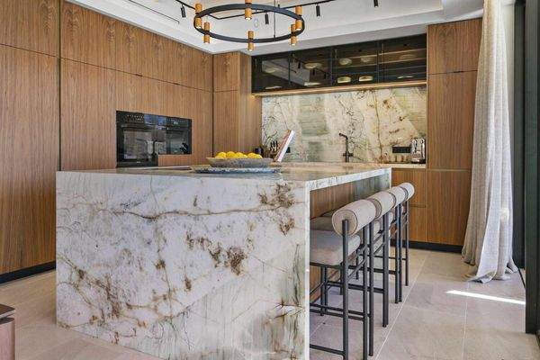 Küche mit Kochinsel