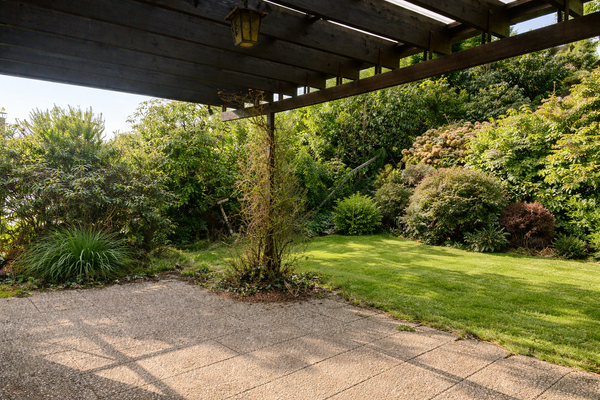 TERRASSE OG - KI GENERIERT