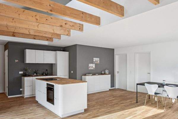 Küche mit Mitteltresen