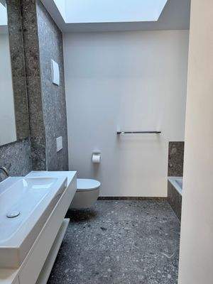 Großes Badezimmer Bild 1