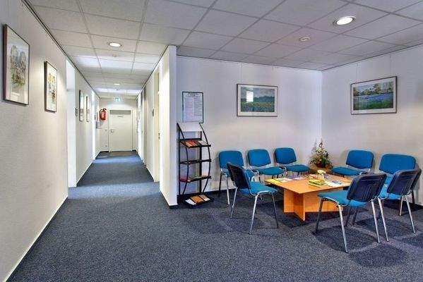 Flur mit Wartebereich