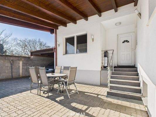 Eingang und Terrasse