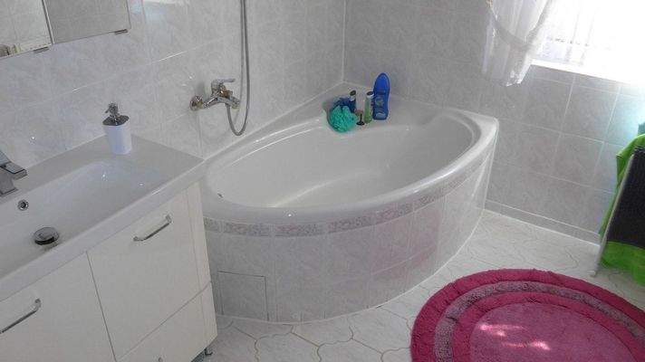 Bad zur Wohnung Erdgeschoss