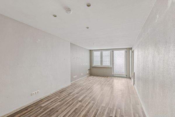 Neustadt31_Laden_47417_IMAXX