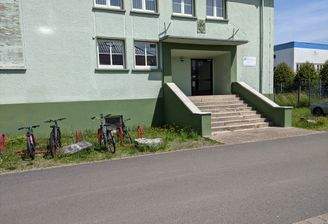 Halle vorn Eingang.jpg