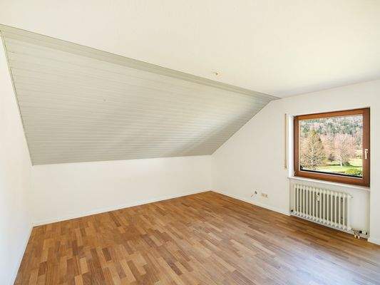 Heller Wohnbereich mit Naturblick