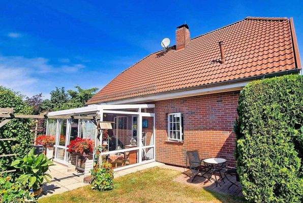 makellos 23 EFH Neu Broderstorf - Gartenansicht mi