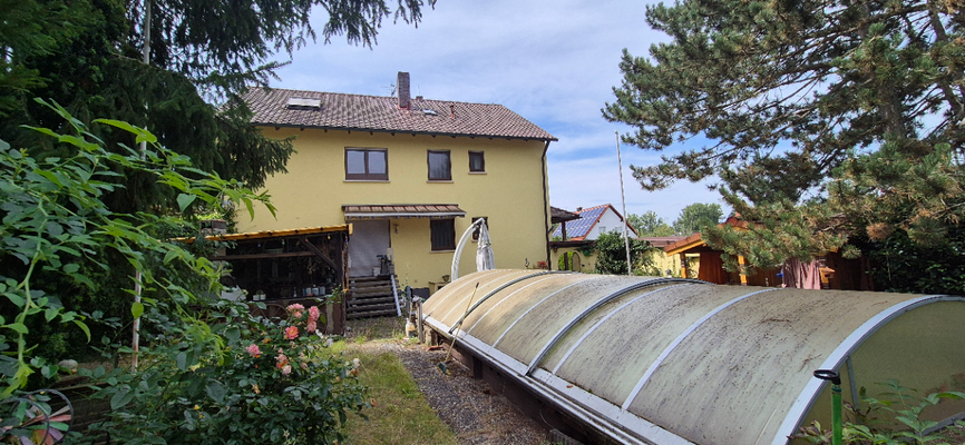 Rückseite Garten + Pool