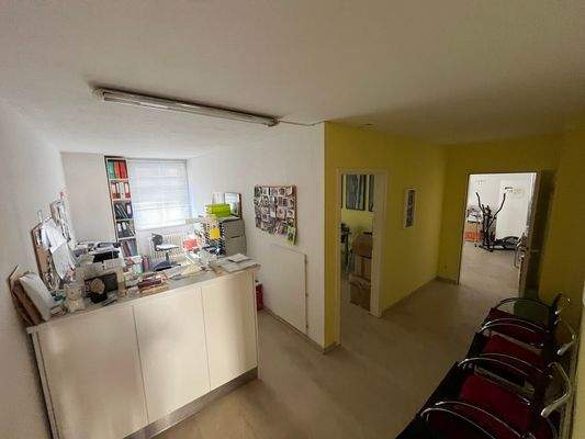 Anmelde- und Wartebereich