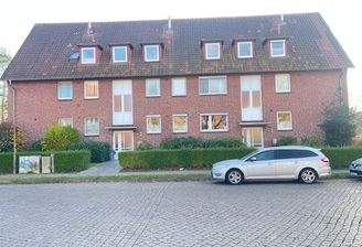 Straßenansicht-Hauseingang-rechts mit Küchenfenster