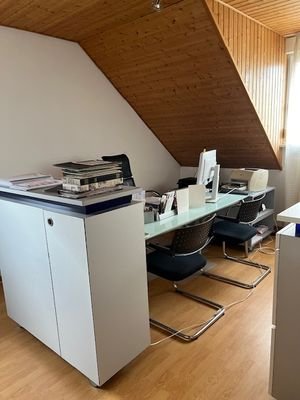 Kinderzimmer oder Büro.jpg