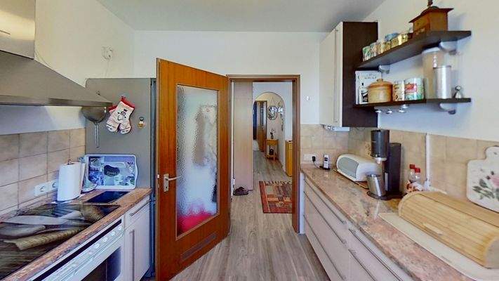 Küche mit Holzelementen