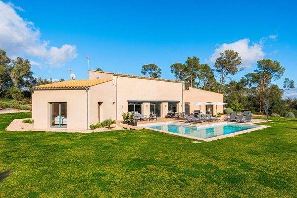 Exterior and Pool (1)