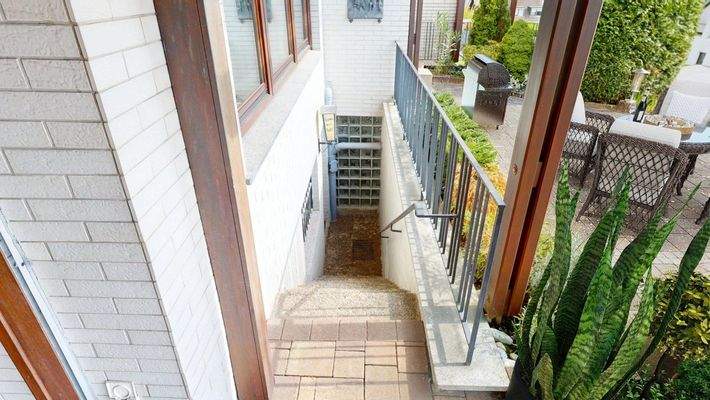 Aussentreppe von der Kellerbar zur Terrasse