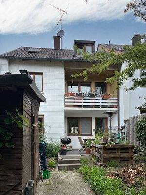 Blick vom Garten auf das Haus