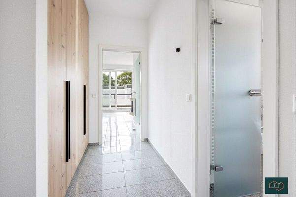 Flur mit Blick zur Dachterrasse visualisiert mit KI