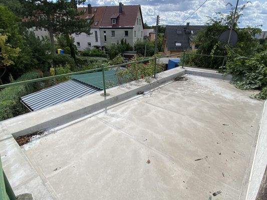 Großzügige Terrasse auf dem Garagendach