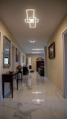 Flur mit Hochwertigen Feinsteinzeug UG