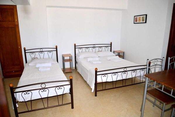 Kreta, Margarites: Renoviertes Steinhaus im Dorf zu verkaufen