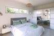 Helles Schlafzimmer mit Stil