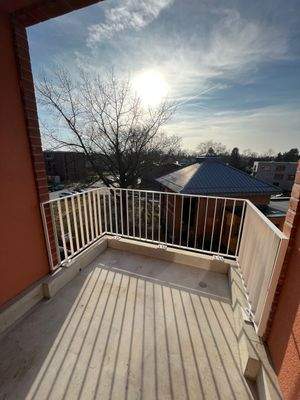 Sonniger Balkonblick