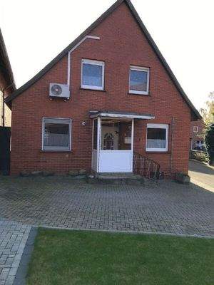 Hausrückseite mit Garten