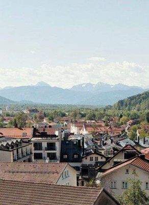 Licht und Weite - Blicke über die Stadt bis in die Berge