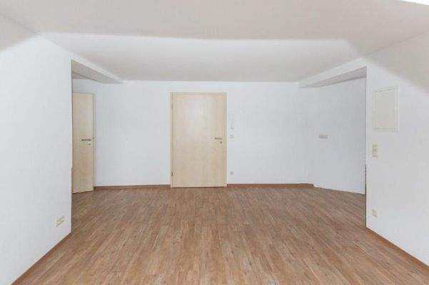 Dachgeschoß Wohnung Wohnbereich mit Blick Flur