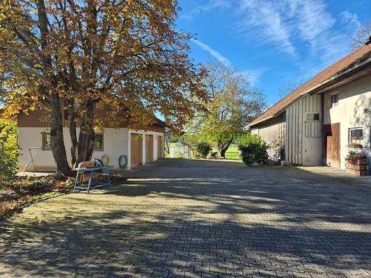 Außenansicht Garagen 03 und Innenhof