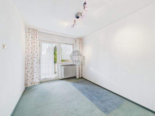 Kinderzimmer mit Balkon OG