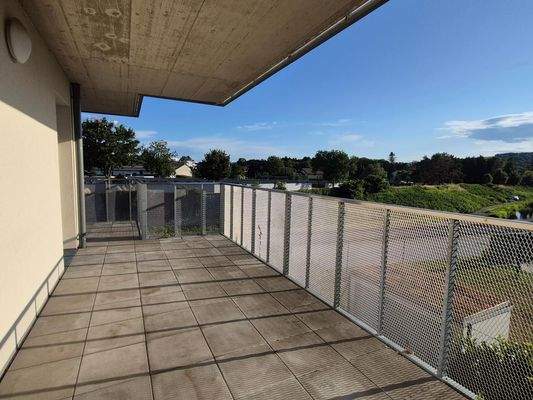 westseitige Terrasse