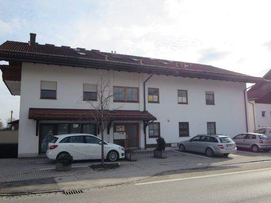 Westansicht mit 6 Besucherstellplätze