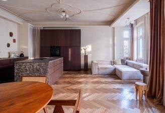 Wohnzimmer  mit offener Küche