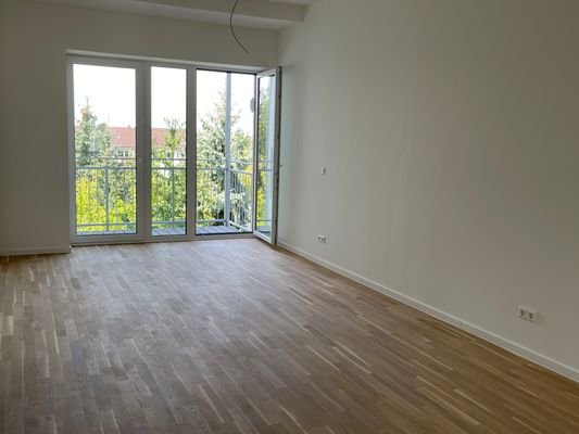 Wohnbereich mit Balkon.JPG