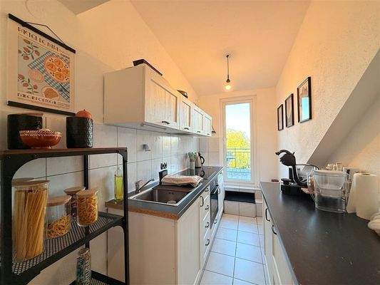 Küche mit Zugang zur Dachterrasse