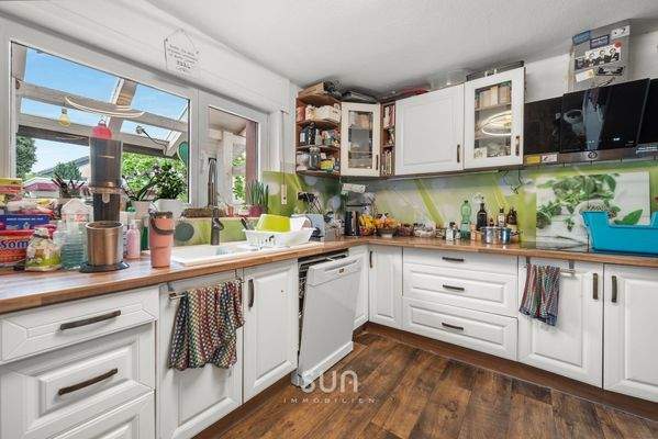 Helle und geräumige Küche