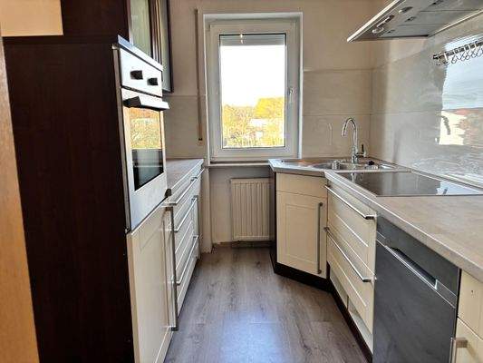 moderne Einbauküche inklusive