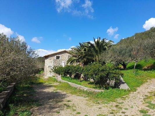 Kreta, Kato Episkopi: Traditionelles neu gebautes Steinhaus zum Verkauf