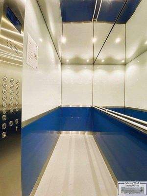 Blick in den modernen Personenlift