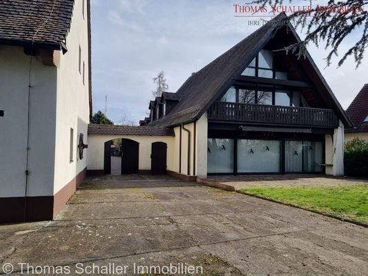 Hausansicht + Garten 