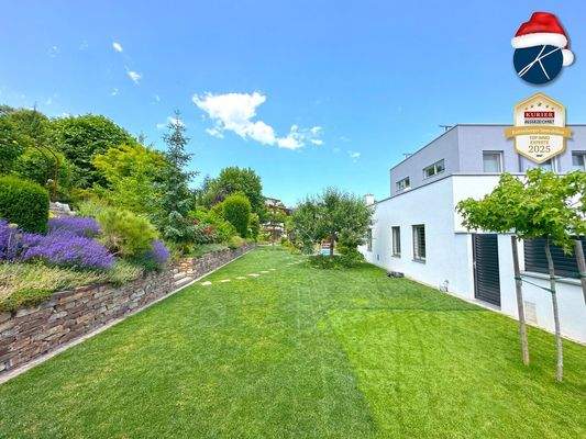 Traumgarten mit Koi-Teich und Wasserspielen