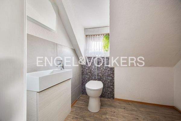 Neues WC im Dachgeschoss aus dem Jahr 2023